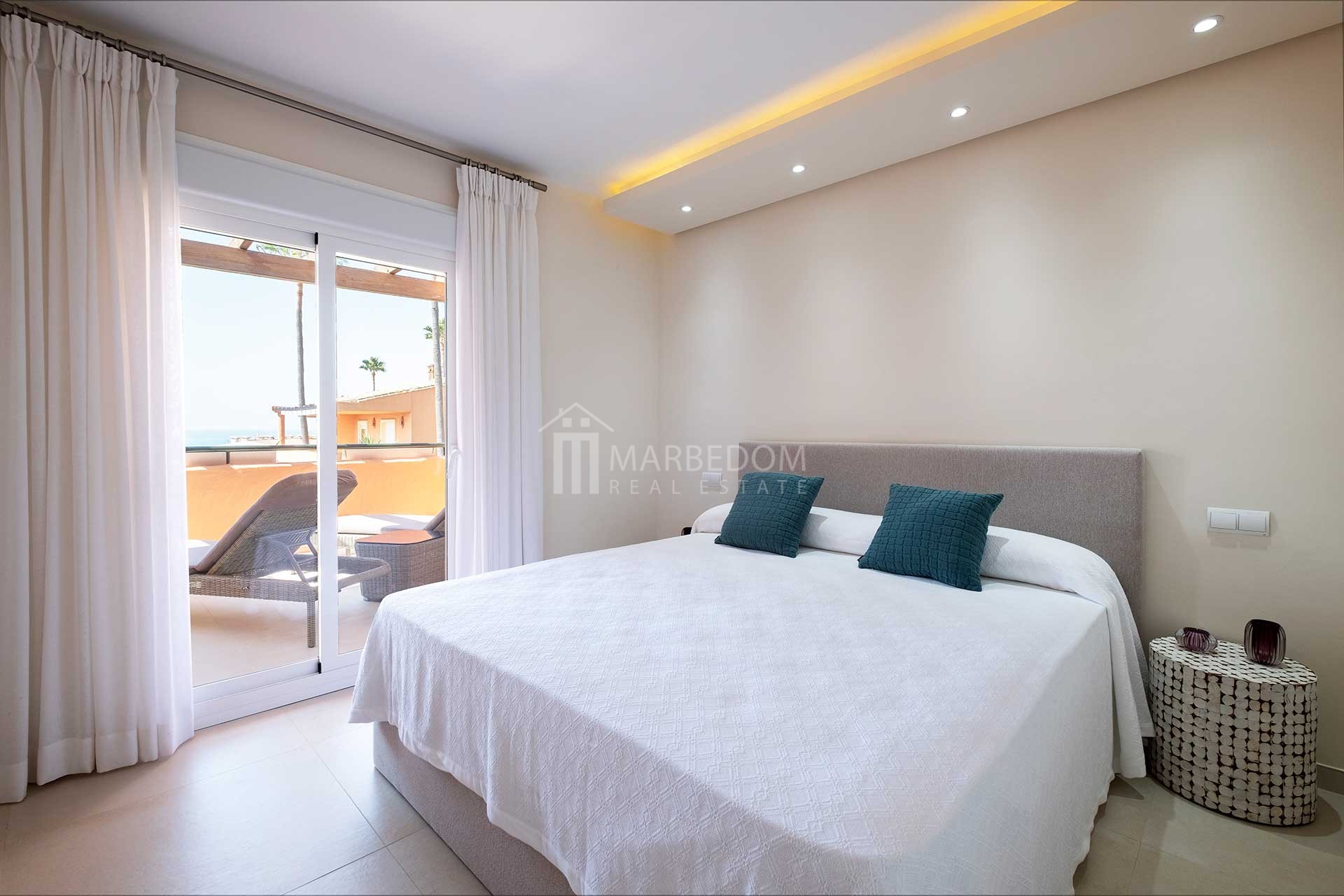Renovated Townhouse in Bermuda Beach, Estepona Marbedom
