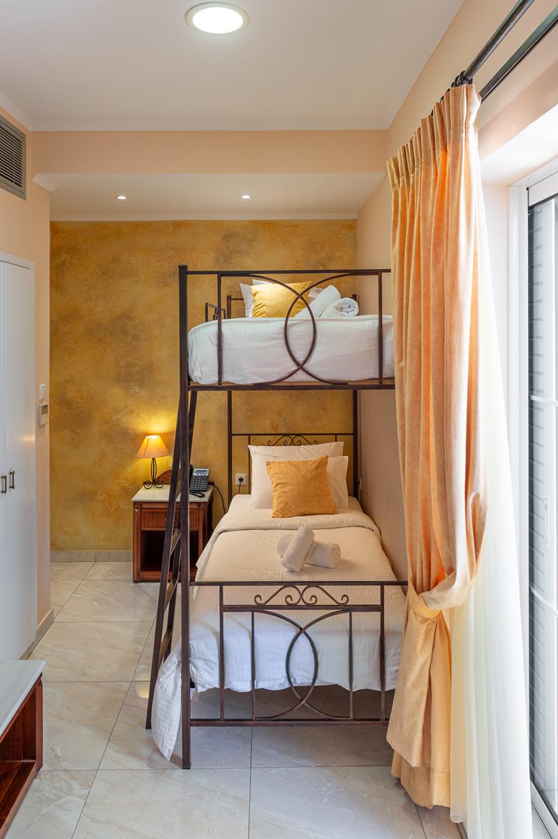 Bunk Beds Ensuite Bath (Twin Room) Marble House Athens Greece