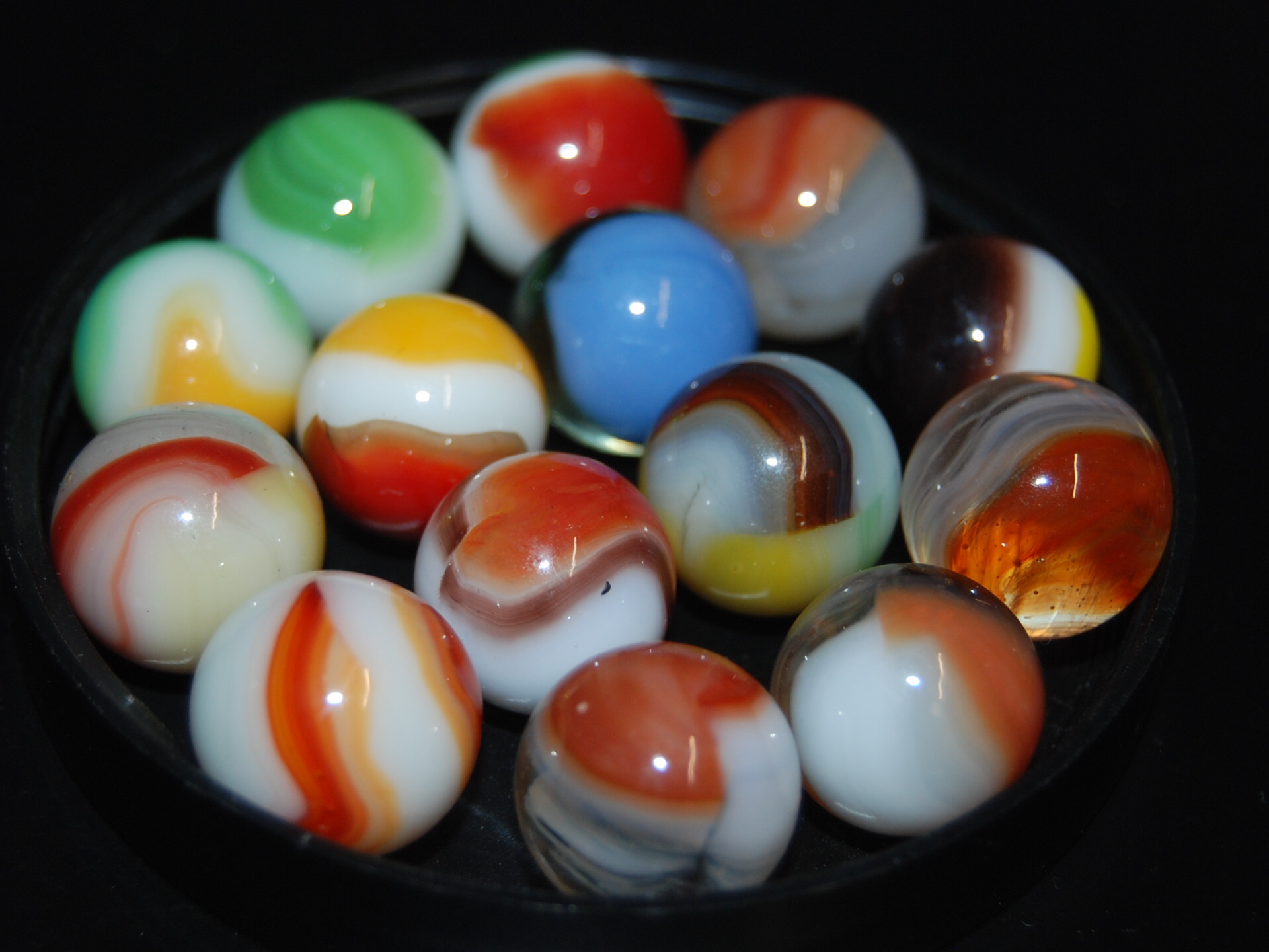 14 Vintage vitro agate marbles DT