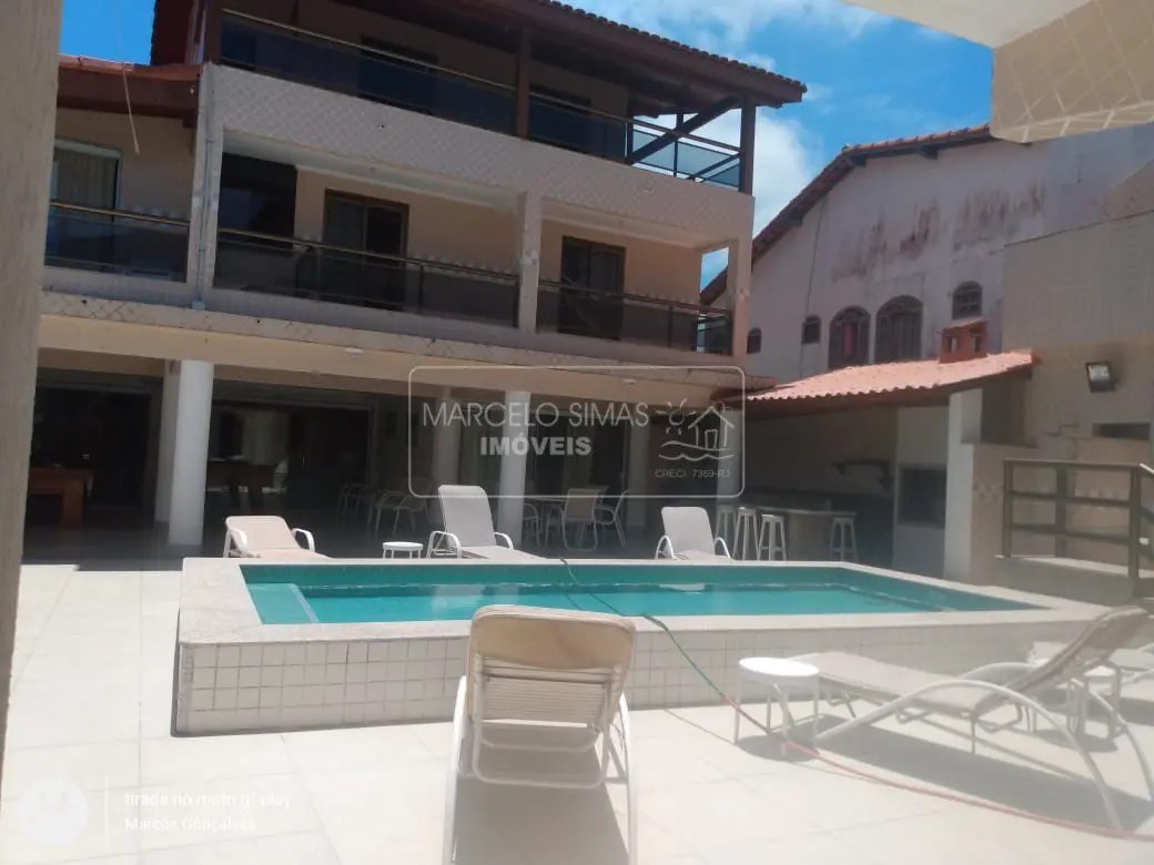 Casa à venda no Centro de Arraial do Cabo ideal para pousada