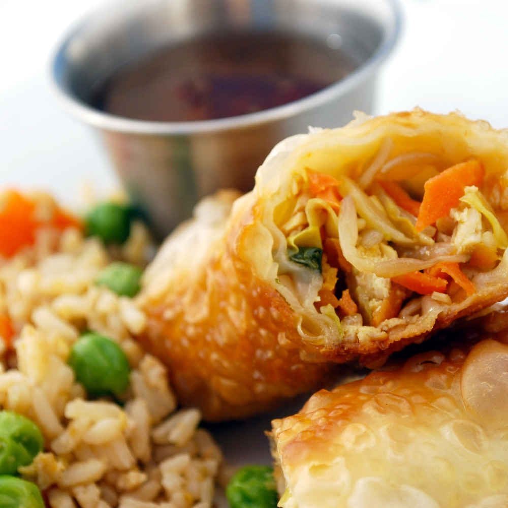Riz frit au poulet(2 egg roll) Marché Lili