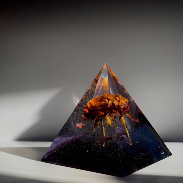 Make A Resin Pyramid MA Resin