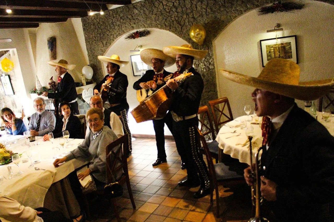 Regalar una serenata con Mariachis en Barcelona; Un regalo único