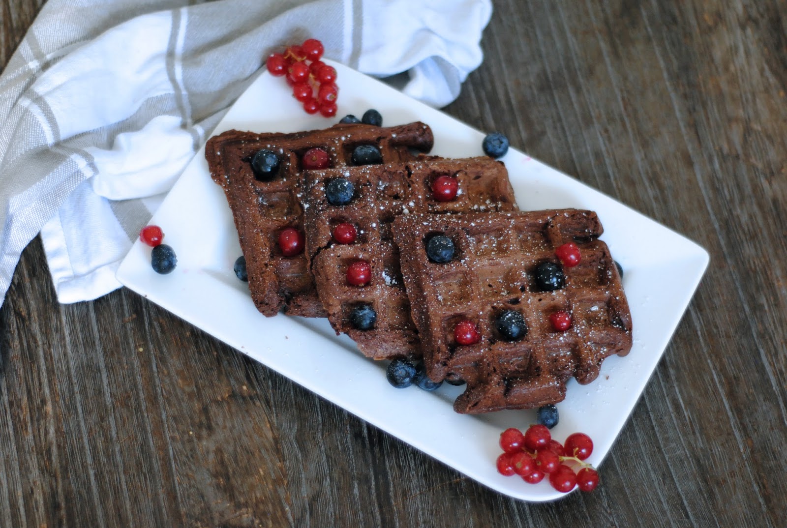 VEGAN FOOD // CHOCOLATE WAFFLES • MARI DALOR