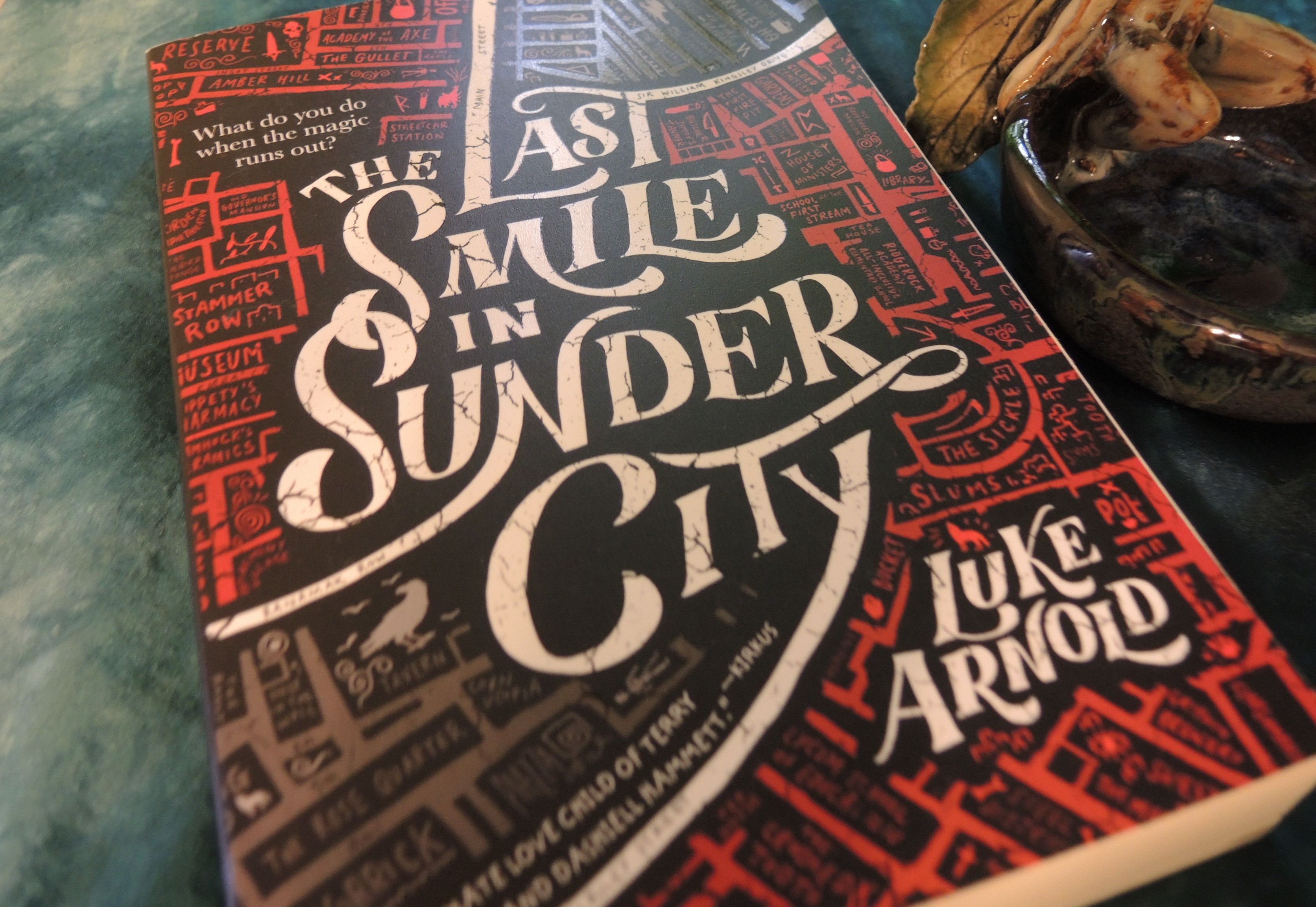 Book THE LAST SMILE IN SUNDER CITY by Luke Arnold