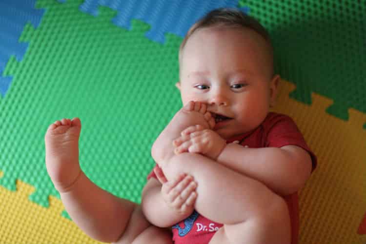 Le développement moteur des bébés de 0 à 3 mois et 4 à 6