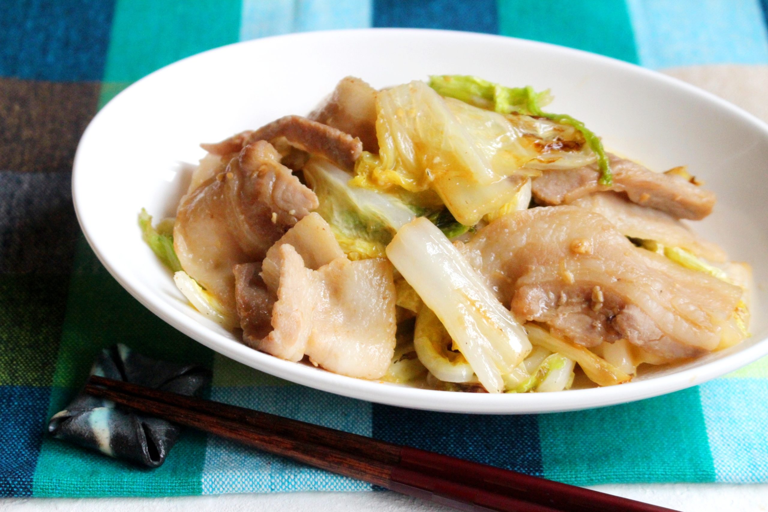 豚肉と白菜のアツアツみそ炒め｜だいどこログ[生協パルシステムのレシピサイト] 白菜と豚バラのシャキうま味噌炒め。10分で完成！白菜消費におすすめ。 | つくりおき食堂