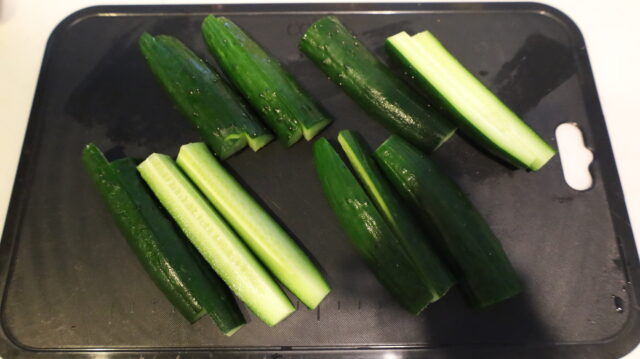 野菜飾り切：縞模様キュウリスティック レシピ・作り方 By はなこばこ｜楽天レシピ 大量消費に！スティックきゅうりのポリポリたれマヨ味噌のレシピ。あまりにもカンタンな魔法ディップ！ | つくりおき食堂