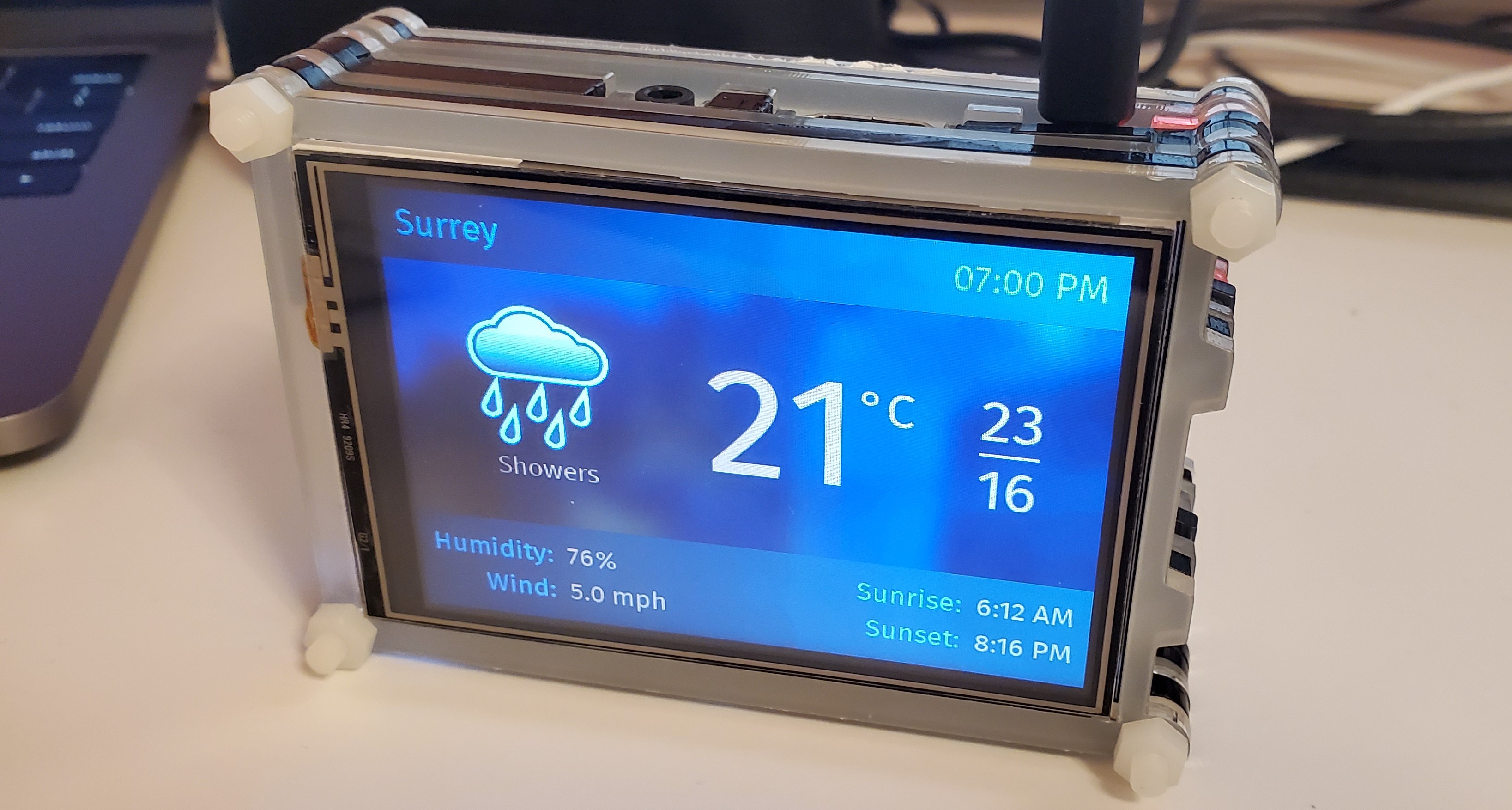 Raspberry Pi Touchscreen Radio, Music Player and Weather