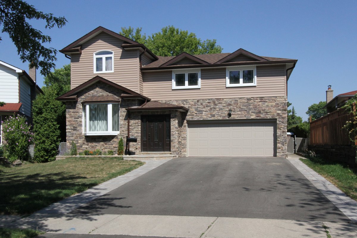 Detached Home in Mississauga Valleys Marijan Koturic