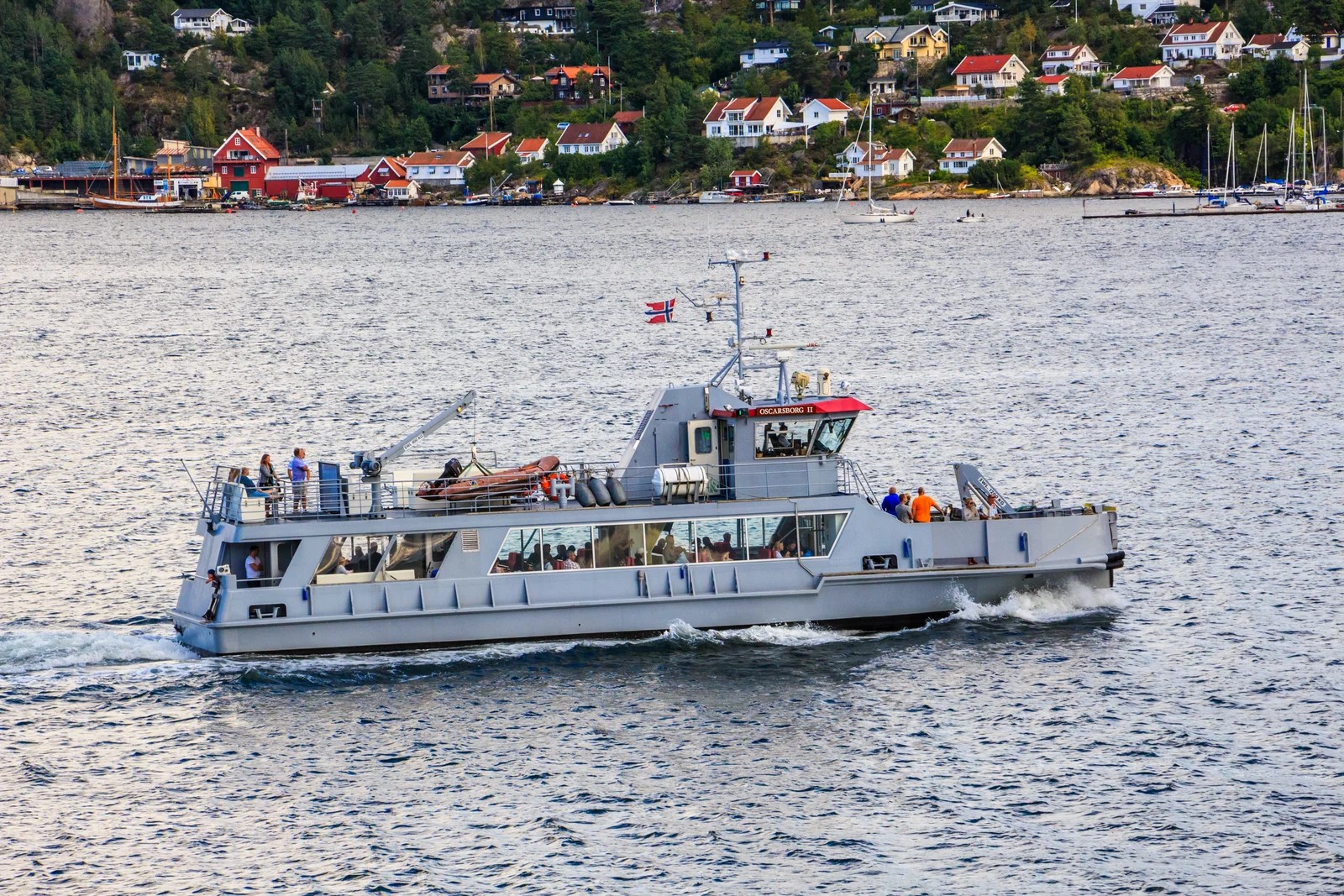 How Fast Is A Knot? [Conversion Table Knots To MPH & KMP]