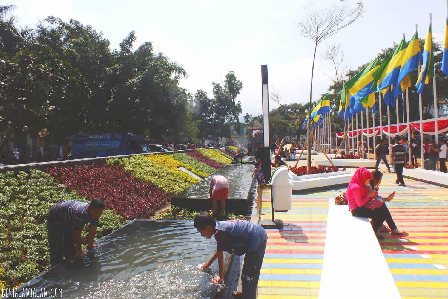 Staycation di Alun Alun Ujung Berung Bandung Marjaya Trans