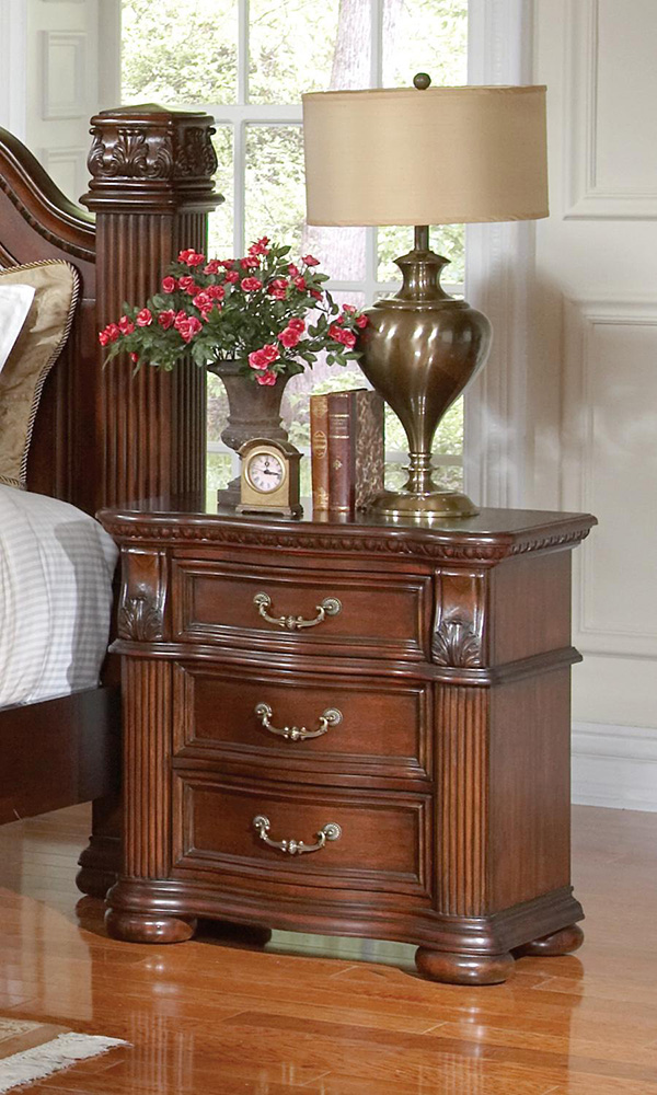 DuBarry 5PC Queen Bedroom Set with Reeded Pillar Accents Marjen of