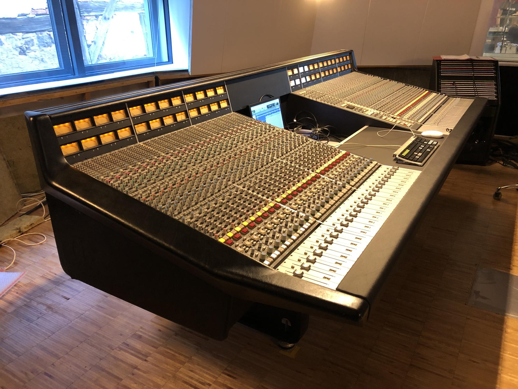 Full Mixing Desks Mark1