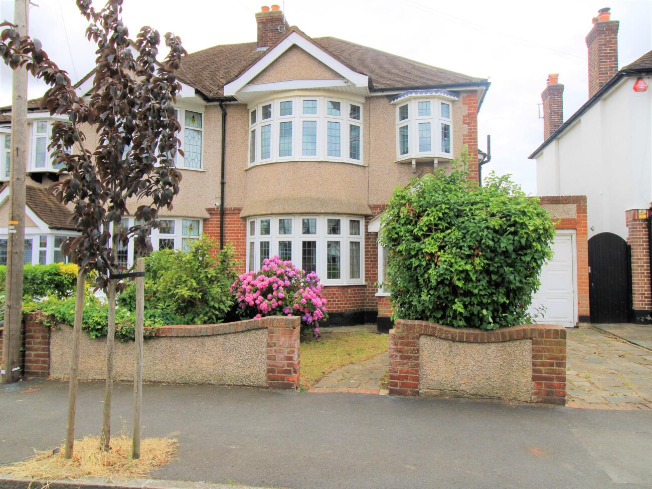 Springfield Gardens, Upminster Mark Bowyer Estate Agents