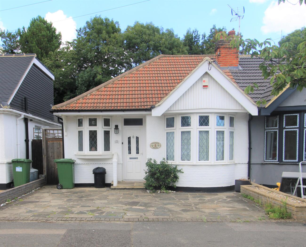 Howard Road, Upminster Mark Bowyer Estate Agents