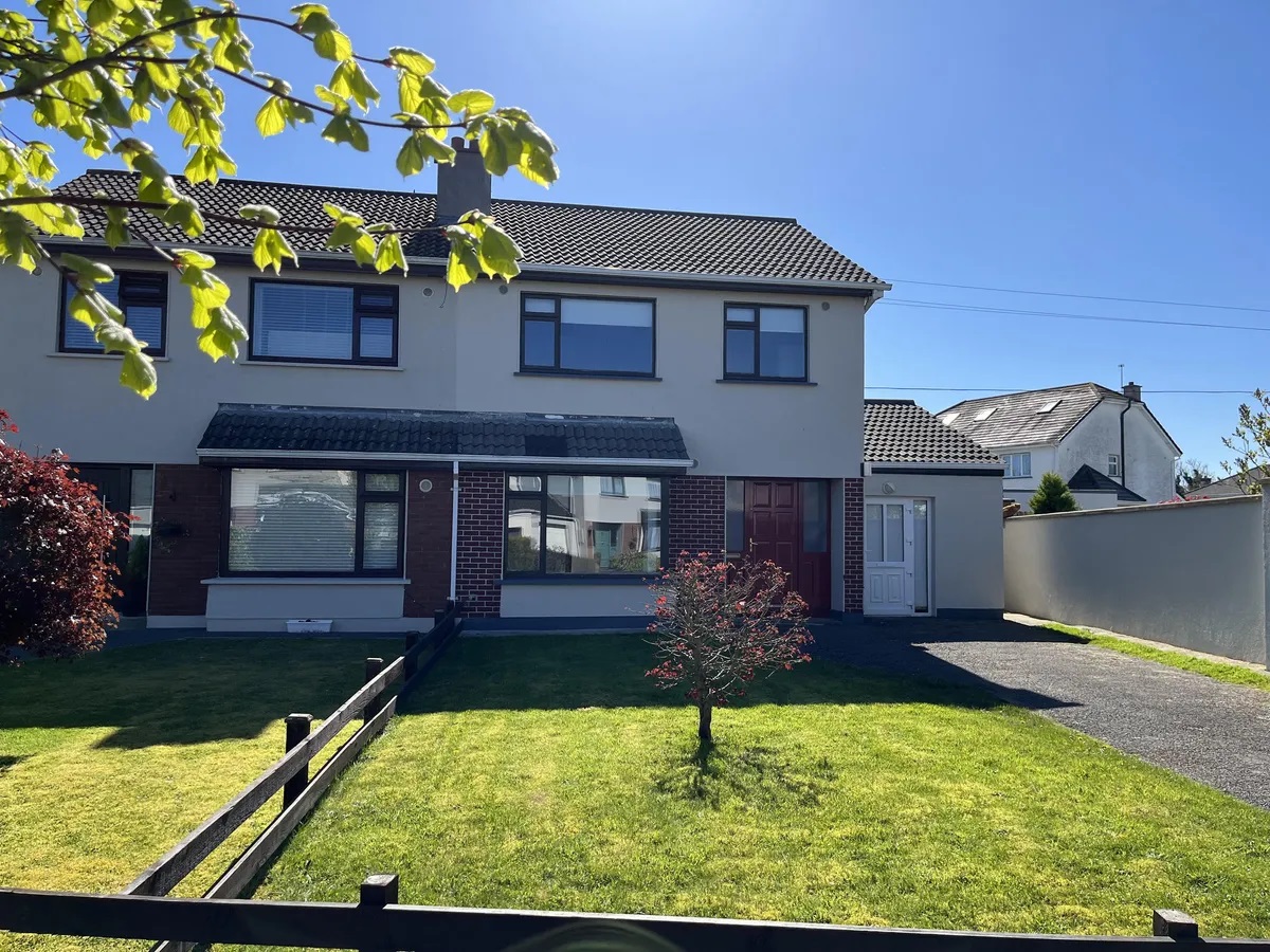 54 The Grove, Tullamore, Co. Offaly Mark Conroy Properties