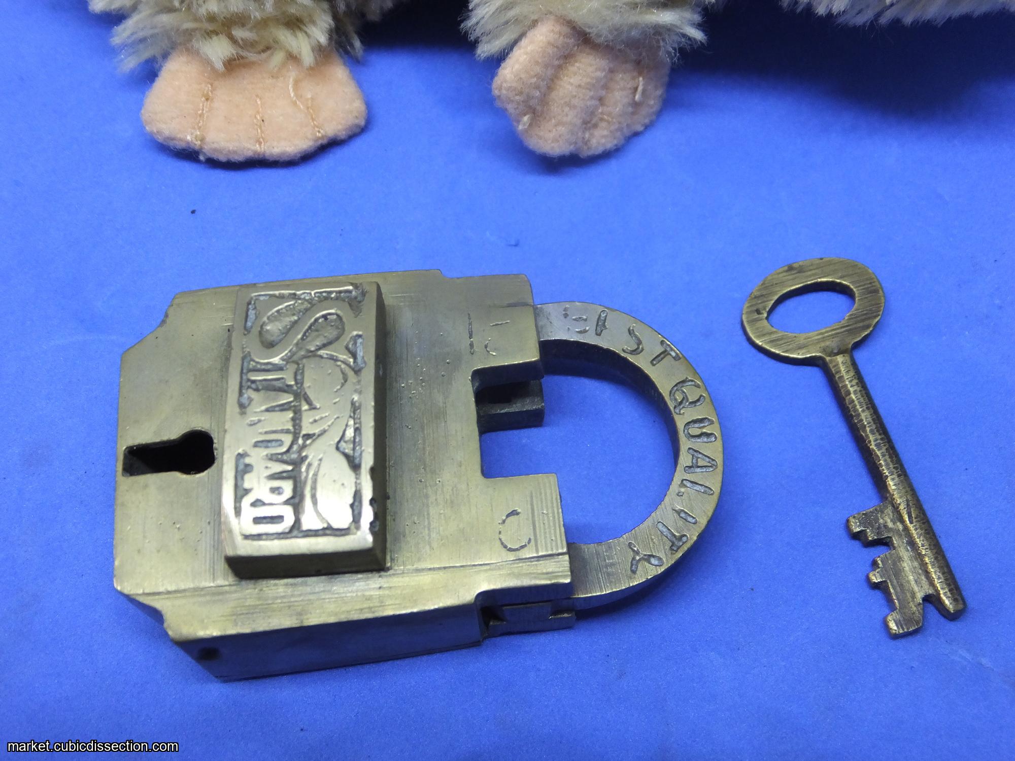 Trick Padlock 28 "STANDARD BEST QUALITY"