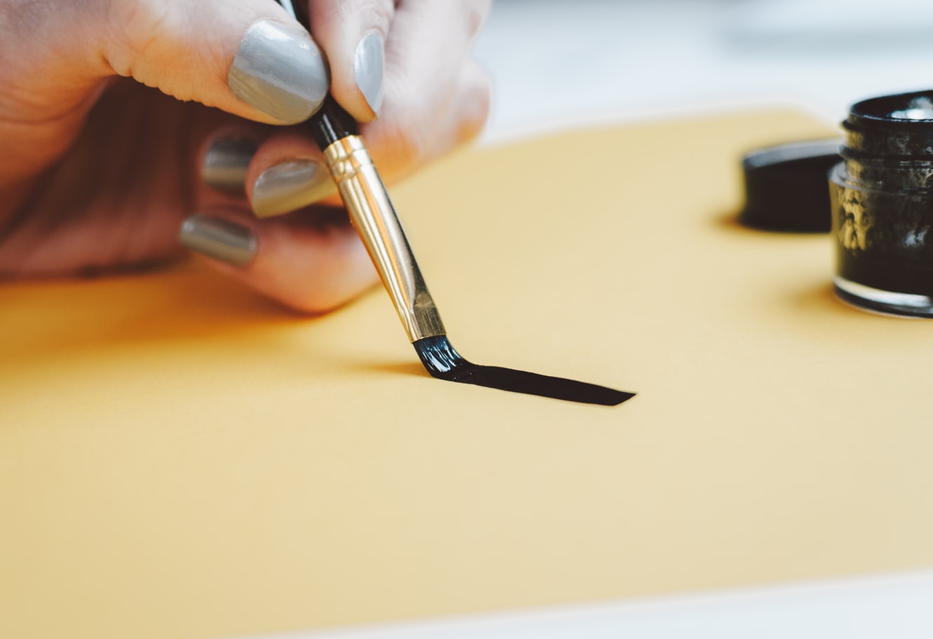7 beautiful colors that go well with black