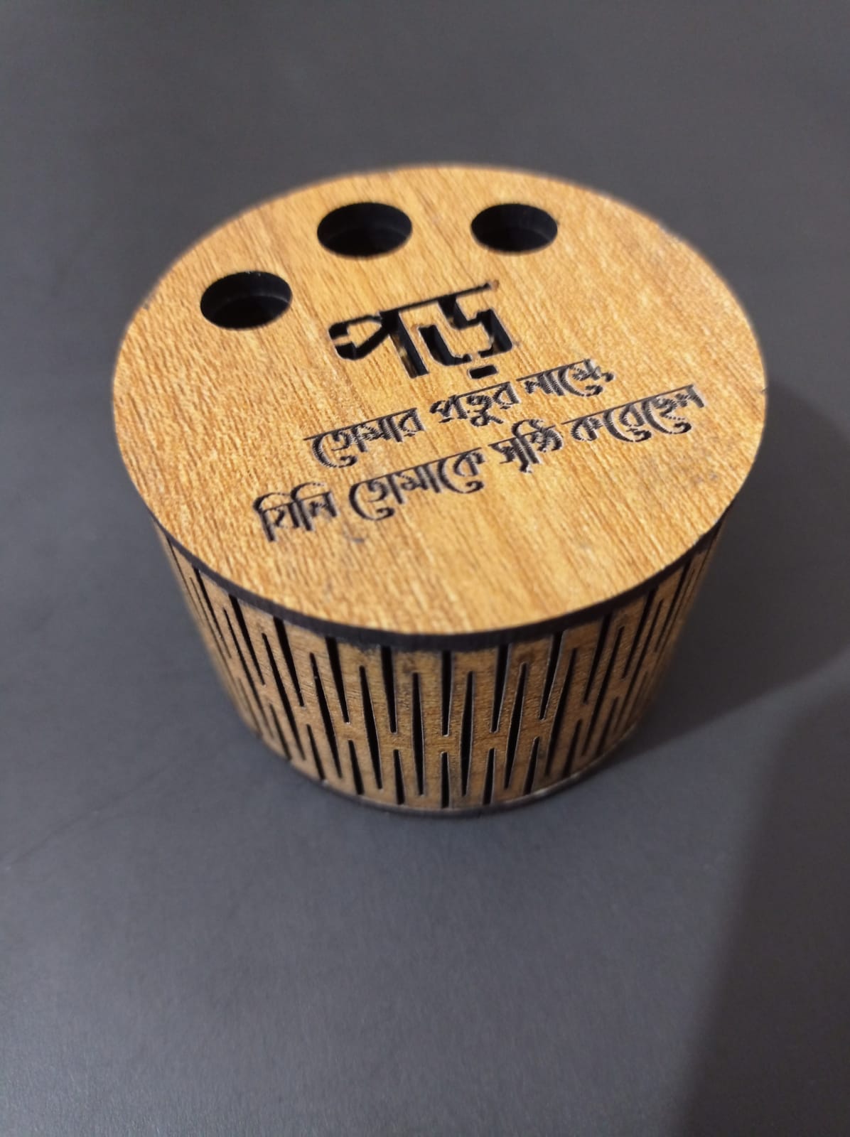 গোল পেপার ওয়েট (নিজের নামে করা যাবে) Round Paper Weight (Customizable)