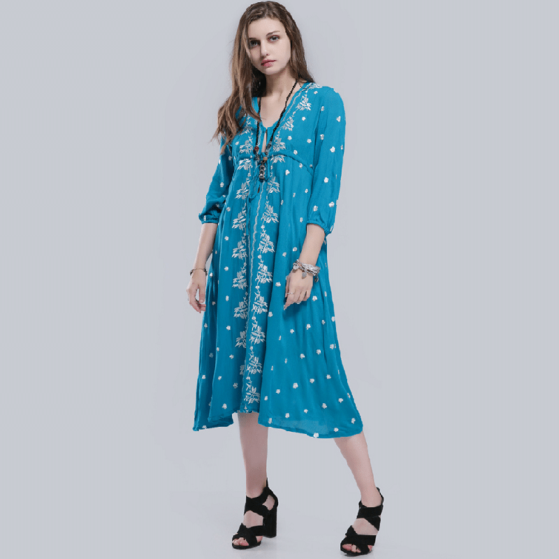 Hippie robe bohème chic bleue à broderie florale blanche Ma Robe Bohème