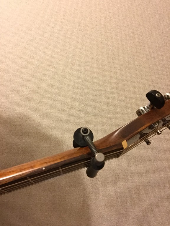 独特な サムコス ギター カポタスト ブラック 瞬時に移動できるローリングカポブラック カポ アコースティックギター アコギ 弦 取付簡単 ロ