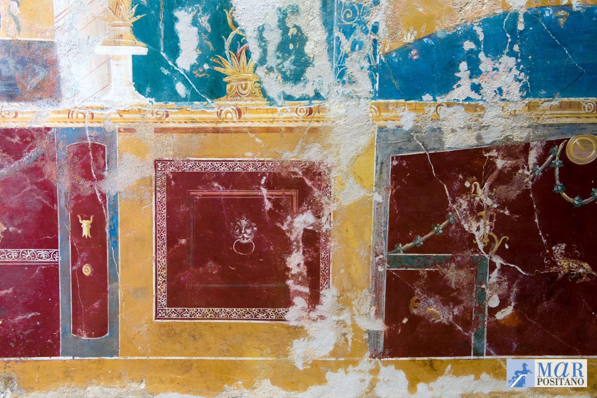 The general characteristics of the fourth style of roman wall painting