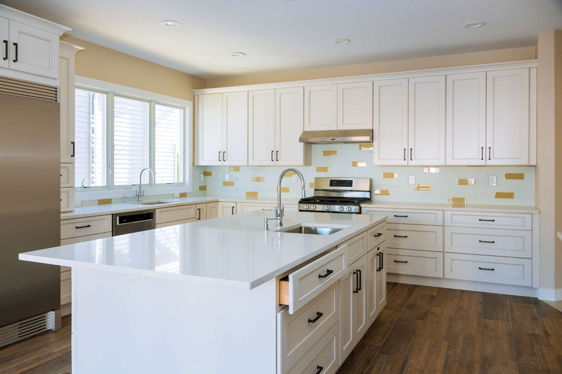 Main Differences Between Refinishing & Refacing Chicago