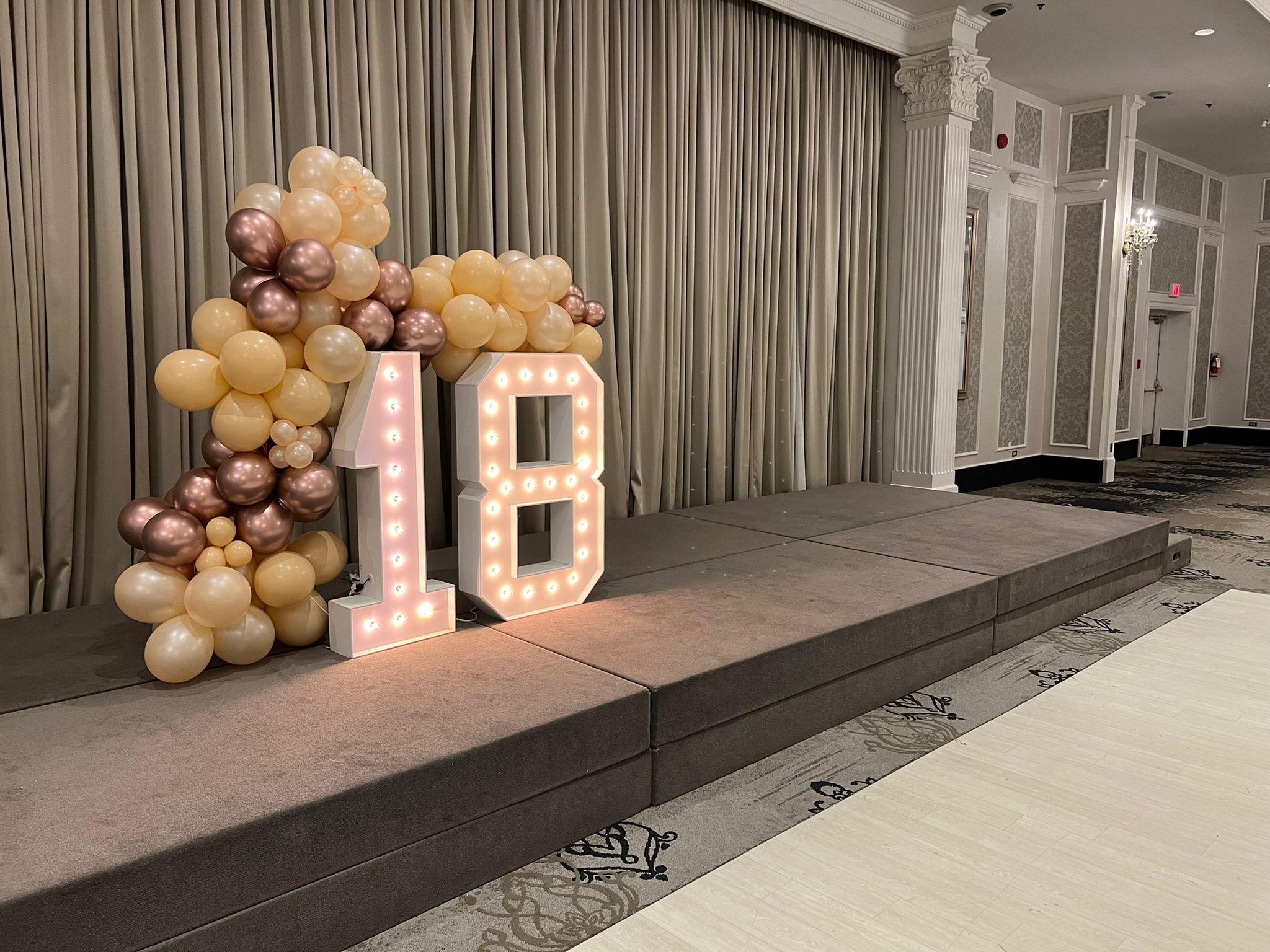 Niagara Falls Balloon Décor Service