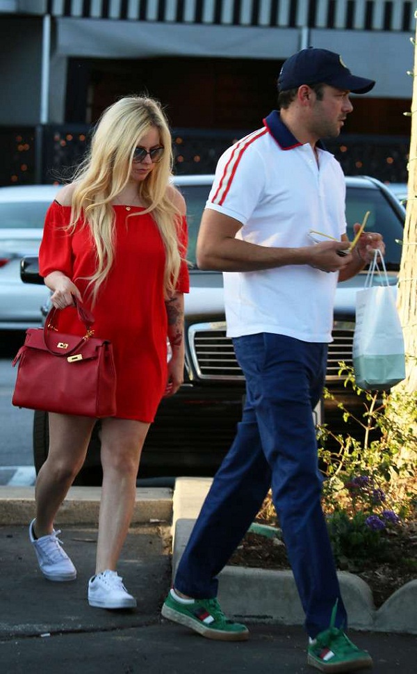 Avril Lavigne is dating a billionaire! Know who is her new boyfriend