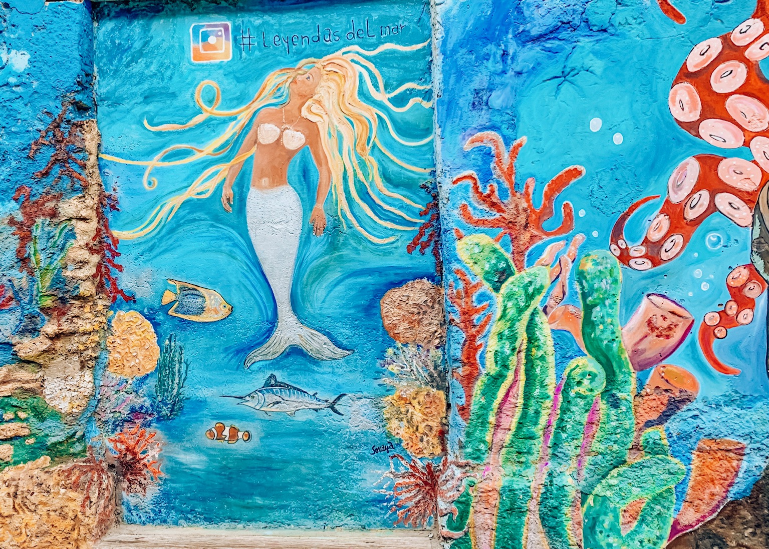 Mermaid mural in Getsemani Married with Wanderlust