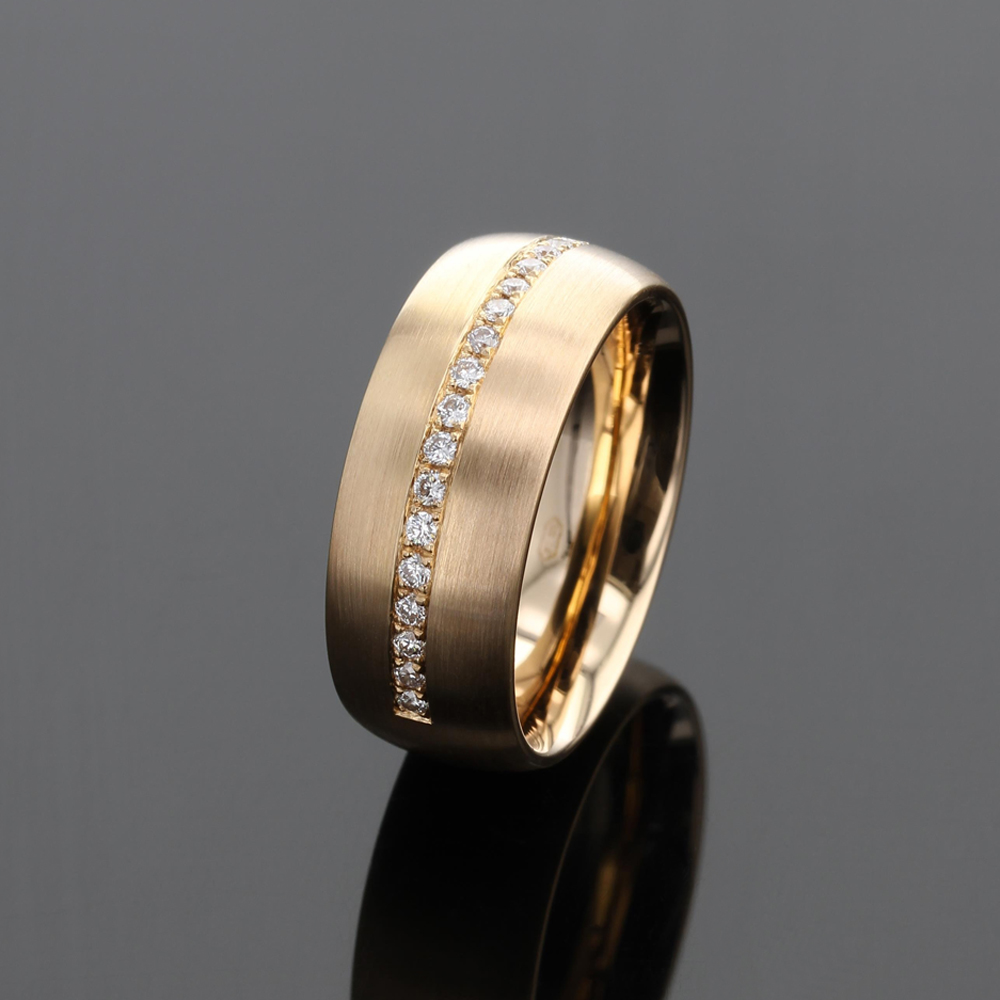 Classic 18 carat red gold & diamond ring