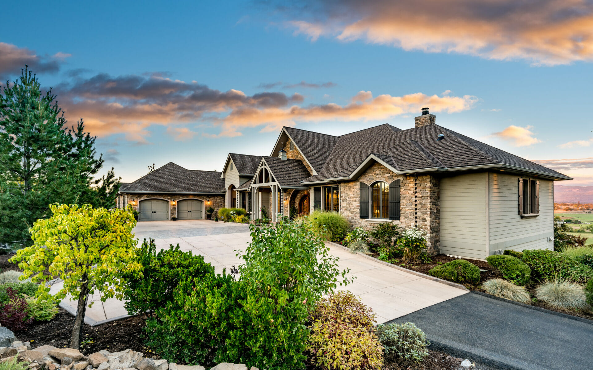 Search Southern Oregon Luxury Homes For Sale Under 25 Acres