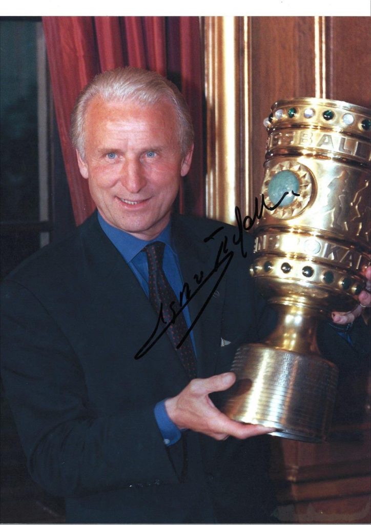 Top Ten Coaches With The Most Trophies In Football History (PHOTOS