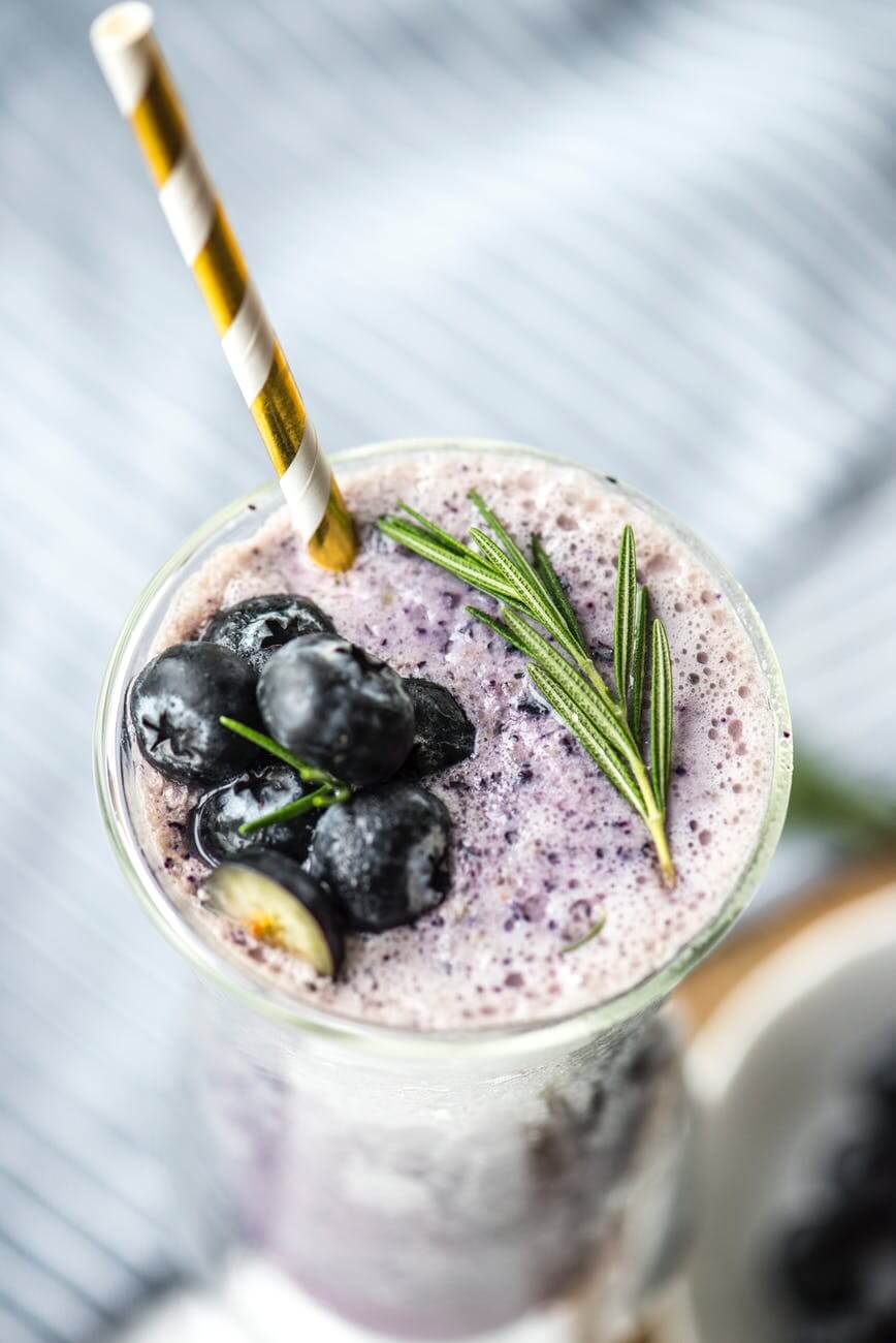 6 Low sugar smoothies to firm up your tummy