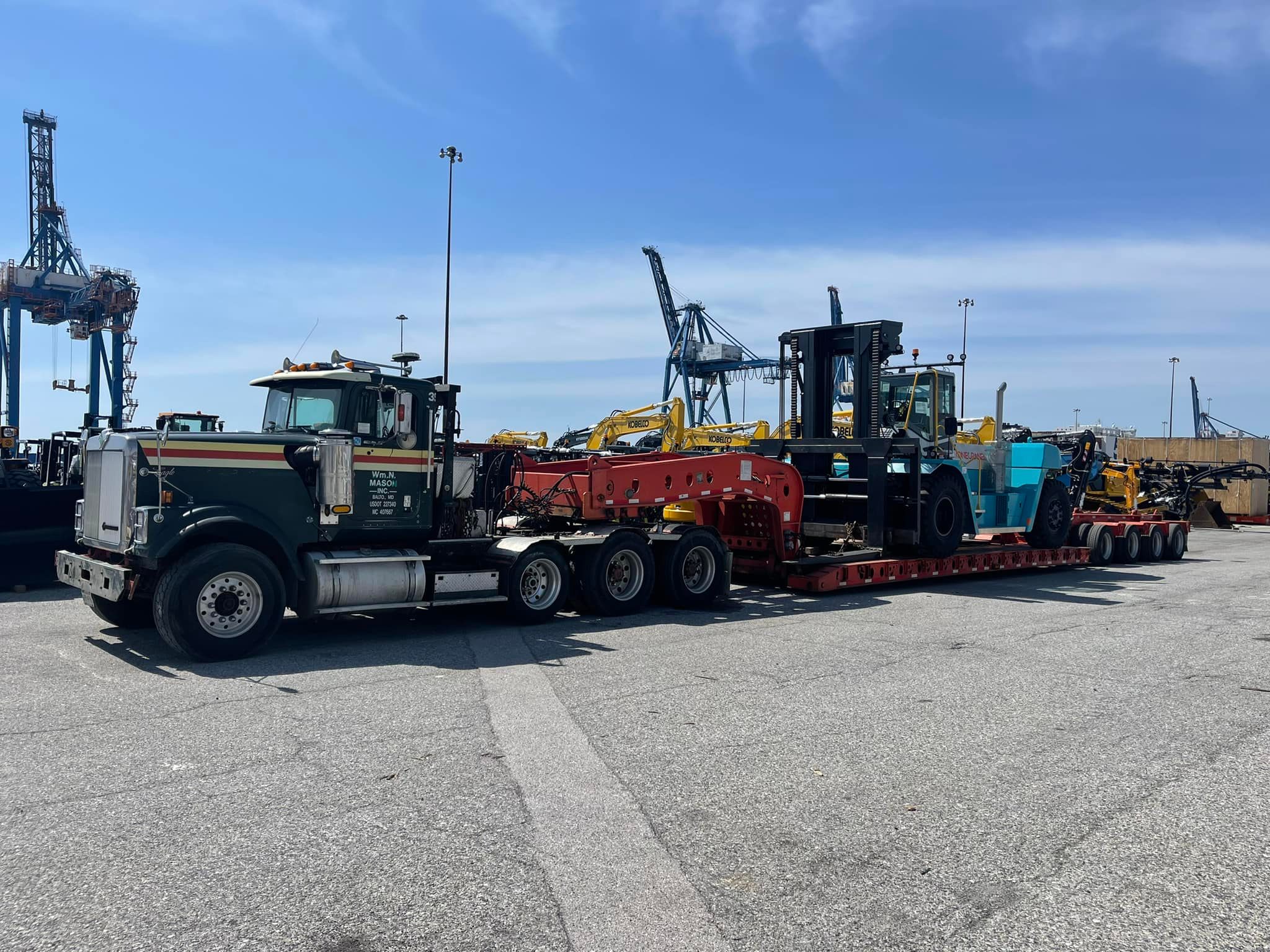 commercial carrierheavy equipment trucking companylift trucks