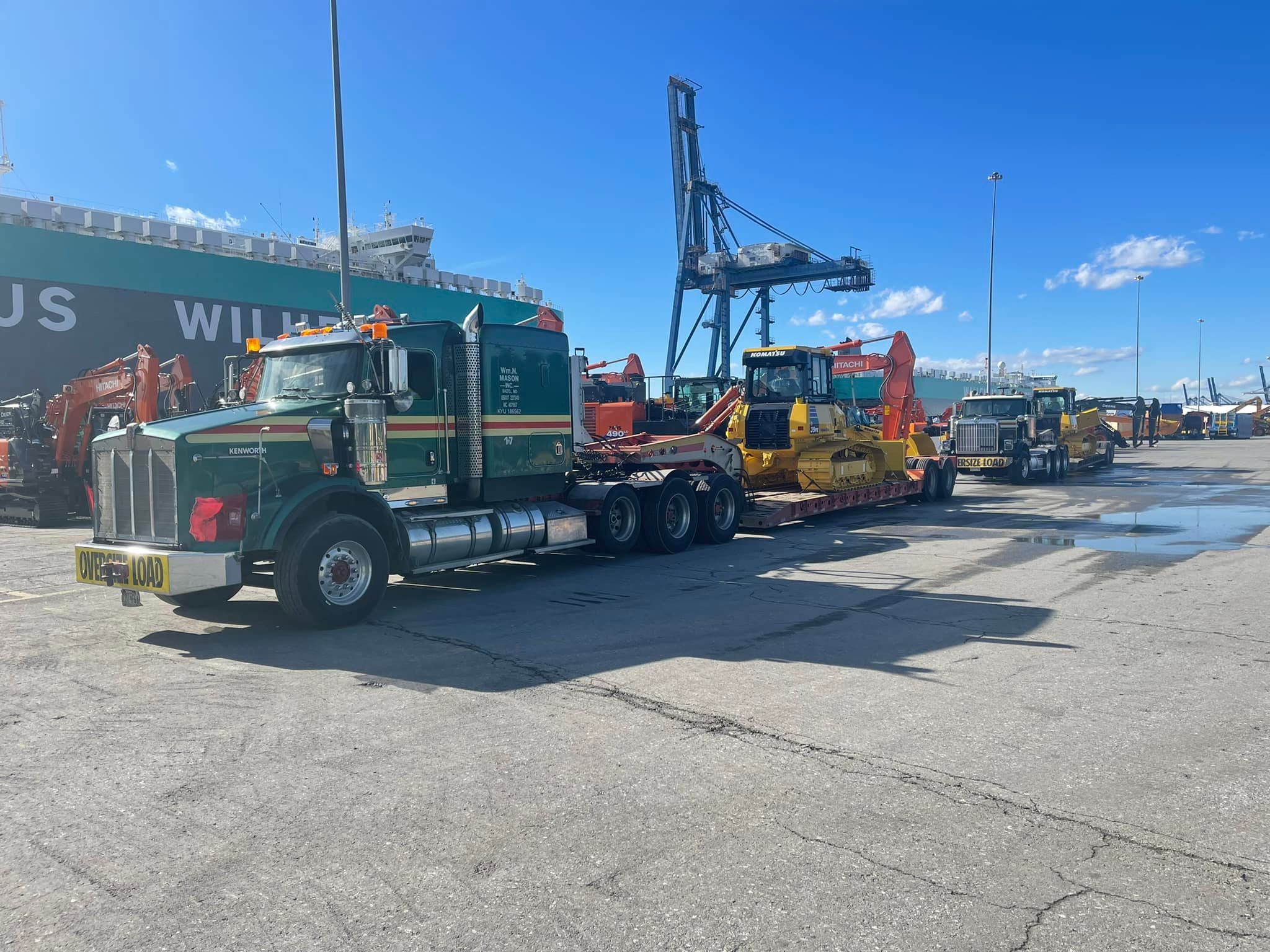 commercial carrierheavy equipment trucking companylift trucks