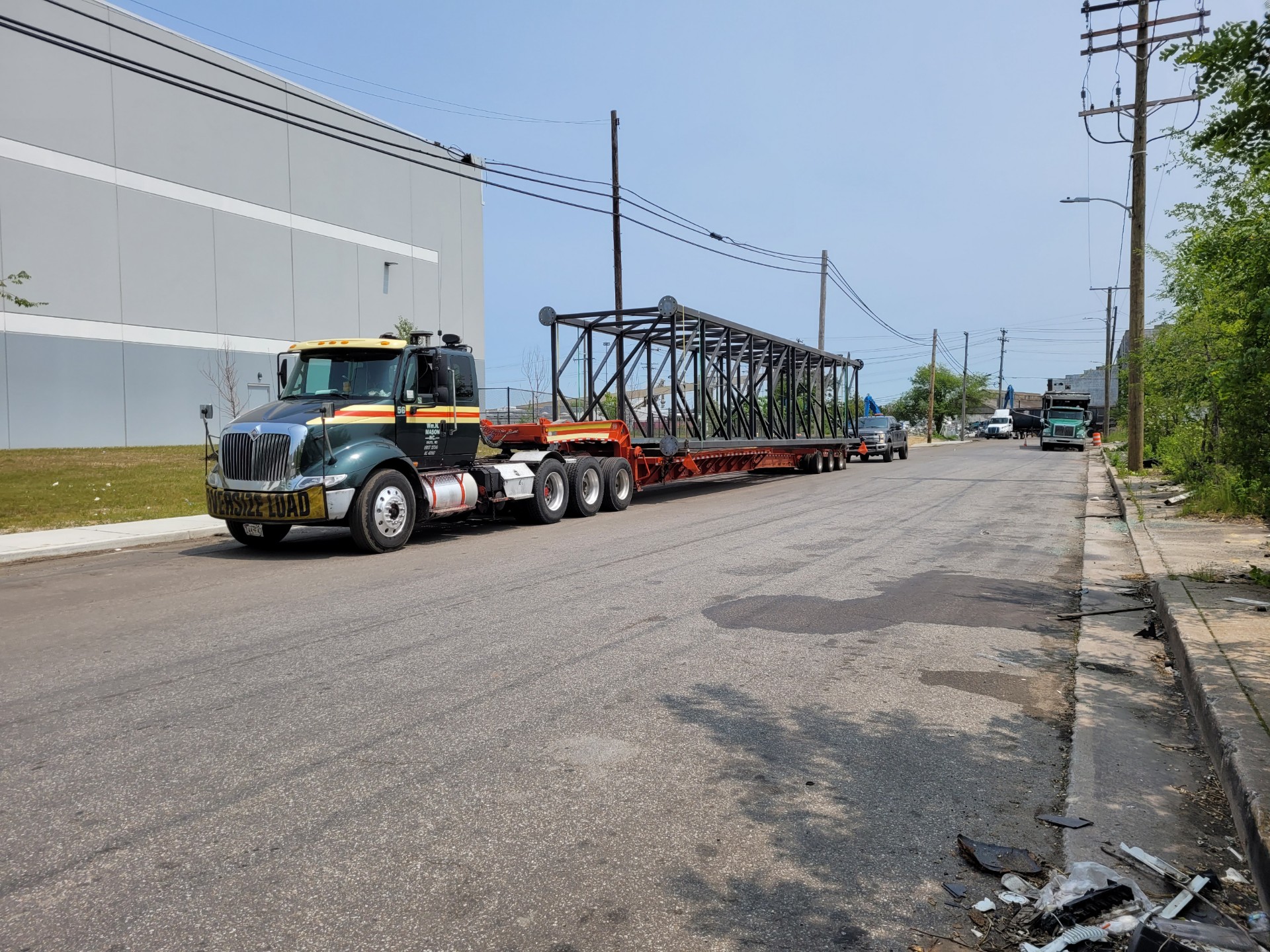 commercial carrierheavy equipment trucking companylift trucks