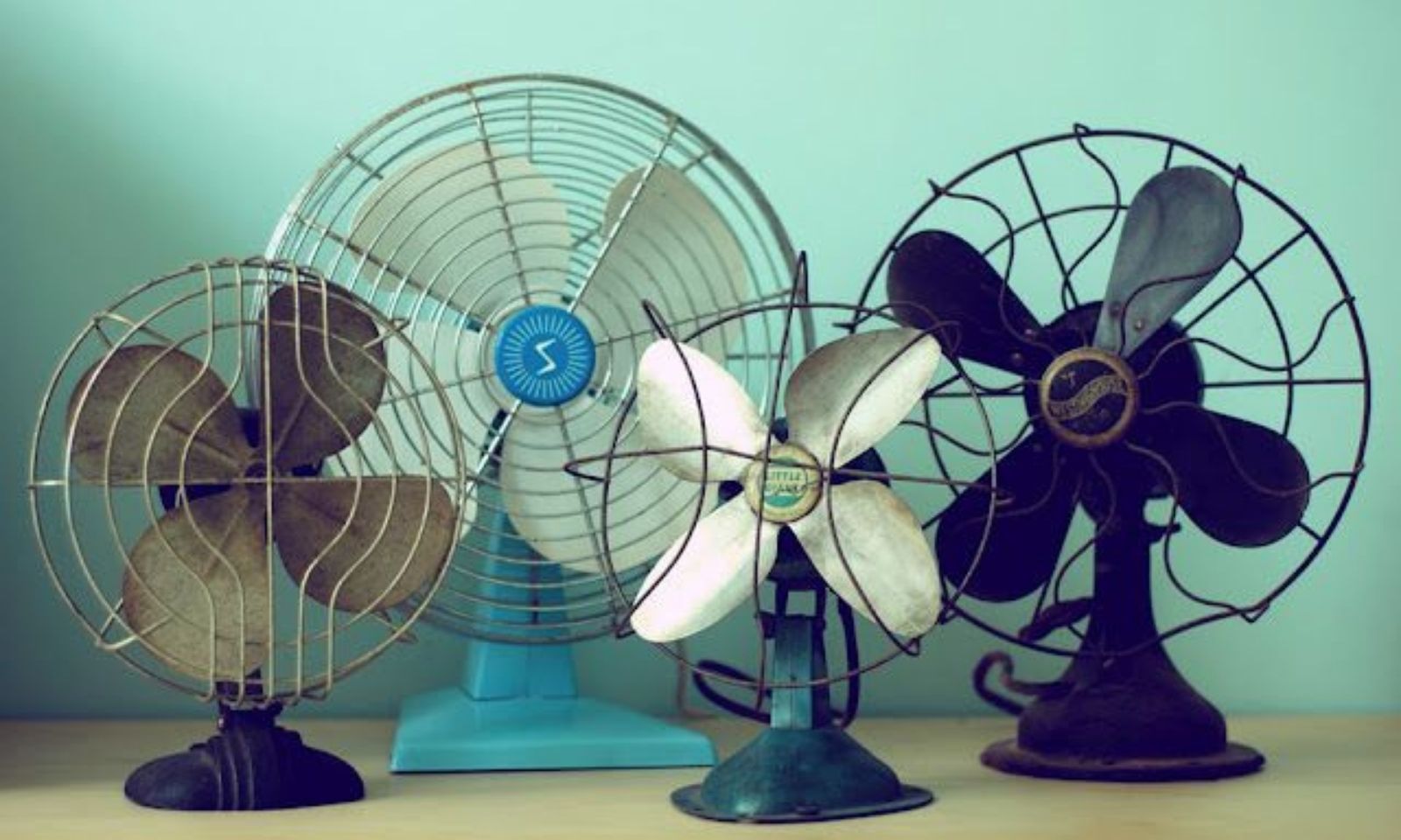 Best Table Fans in India Deals, Buying Guide & Reviews » MasterGadgets