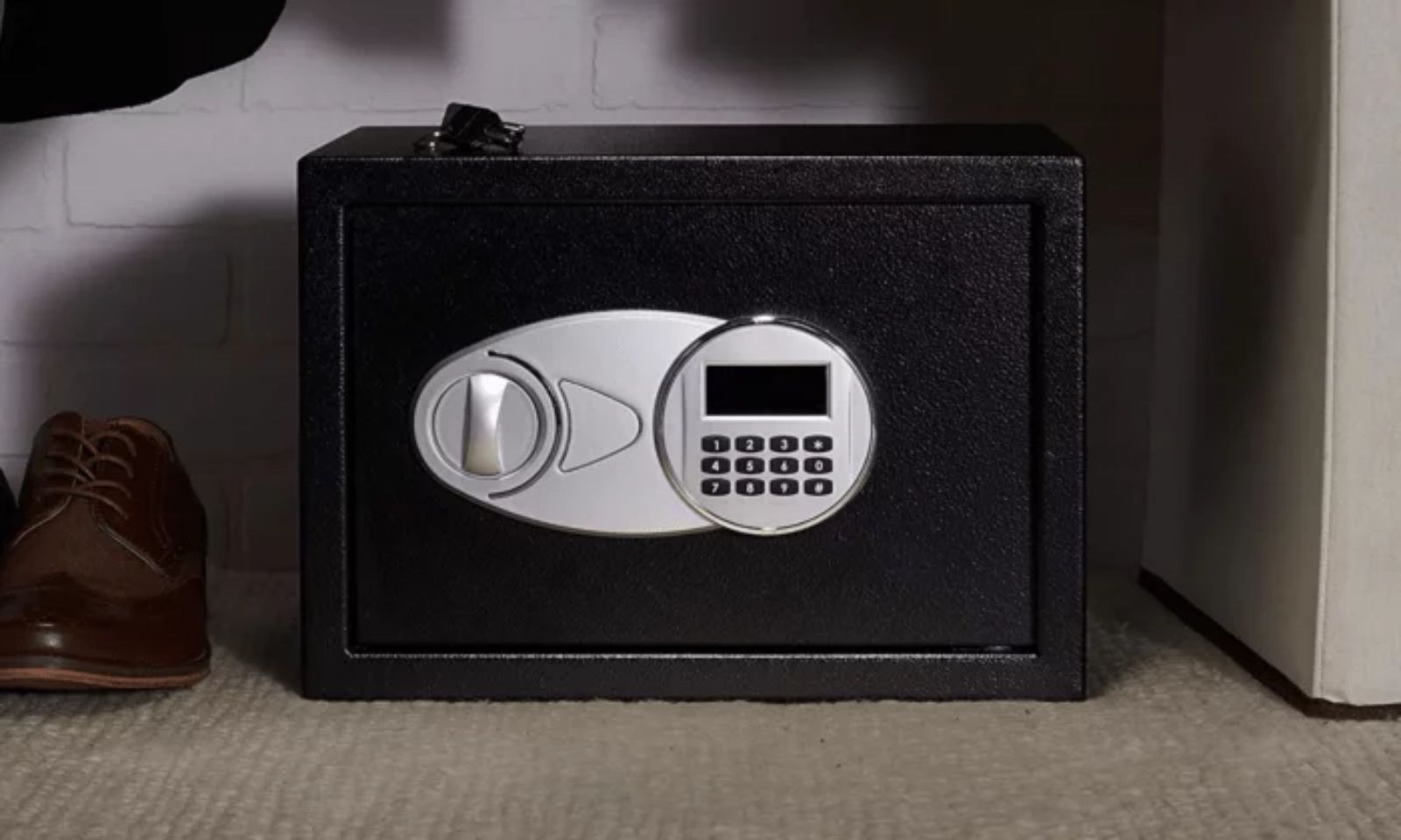 Best Electronic Safe Lockers in India Deals, Buying Guide & Reviews