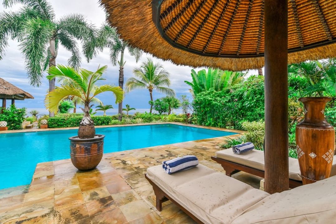 Luxury and Splendor Beachfront Villa Bali, A Good Reason For Investment
