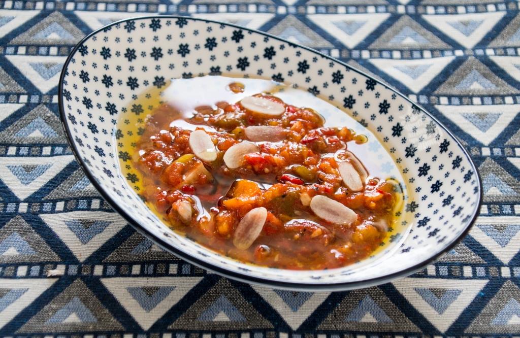 סלטה משוויה איך להכין סלט ירקות קלויים טוניסאי? טוניס שולחן
