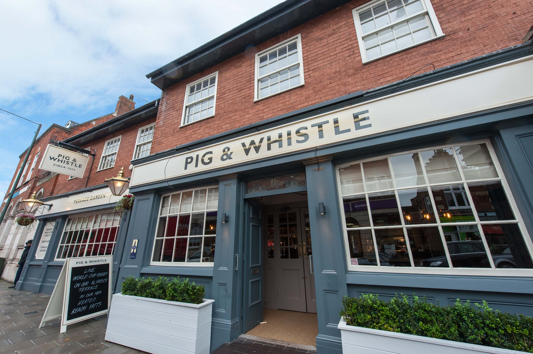 Pig and Whistle sports pubs in East Sheen FANZO