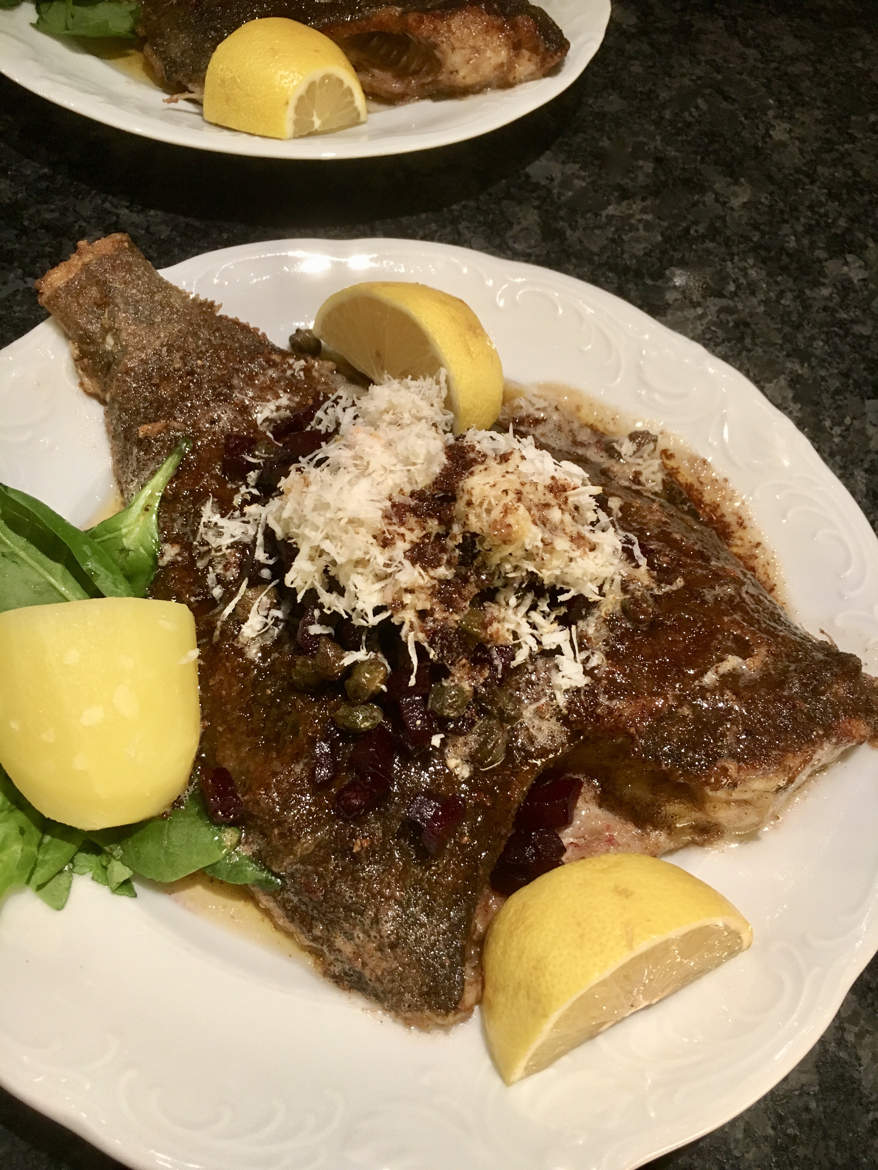 Helstekt Rödspätta Med Rödbeta, Kapris Och Pepparrot Samt Brynt Smör |