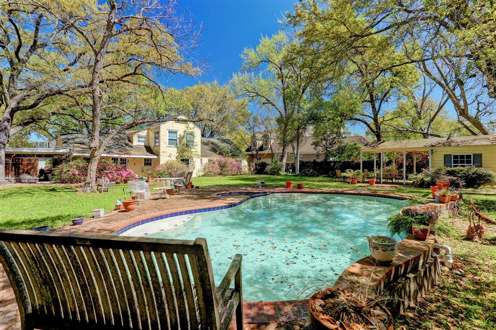 5313 Pine Street, Bellaire, TX 77401 Martha Turner Sotheby's International Realty, Inc.