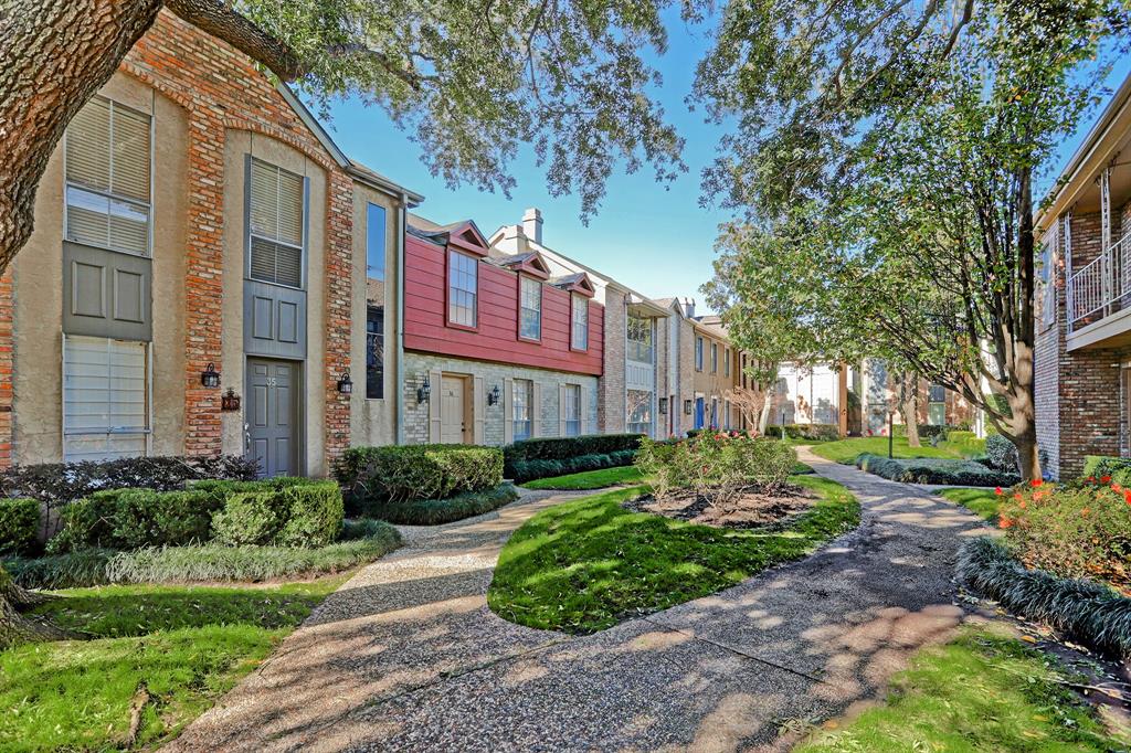 2323 Augusta Drive Drive, Houston, TX 77057 Martha Turner Sotheby's