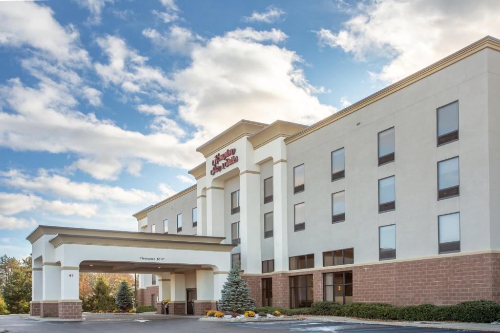 Hampton Inn & Suites AlbanyAirport • Matrix Hotels