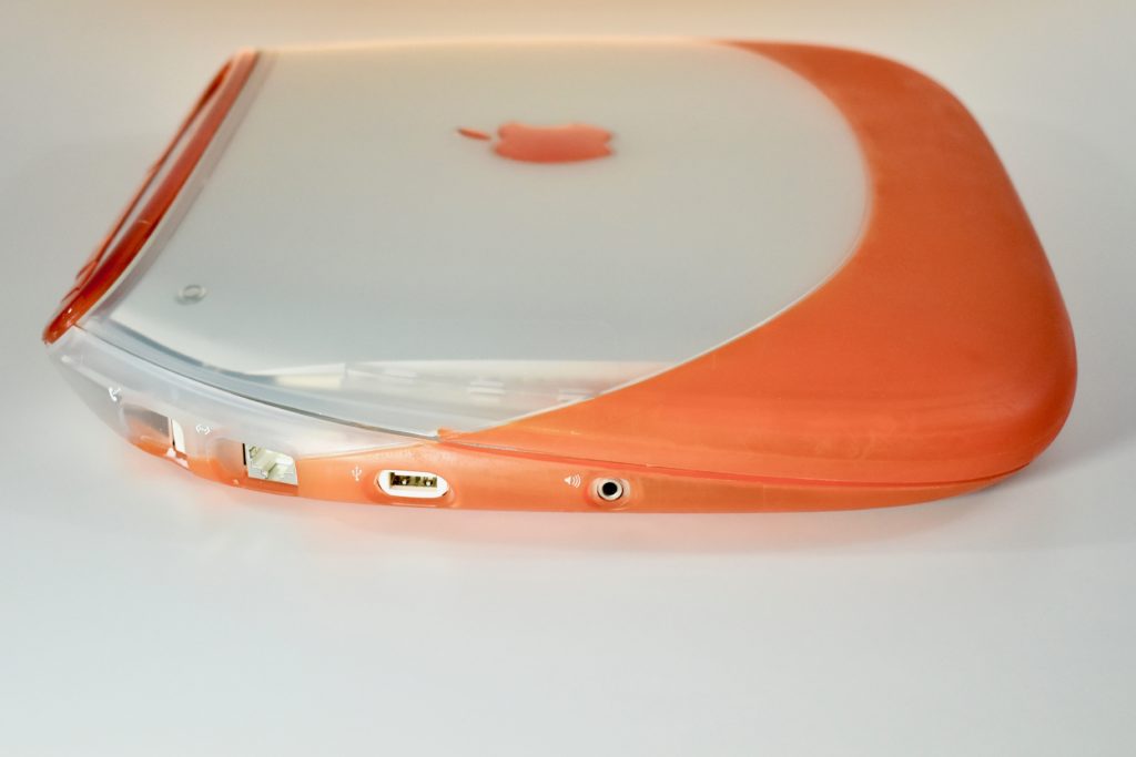 iBook G3/300 (original, tangerine, 1999)