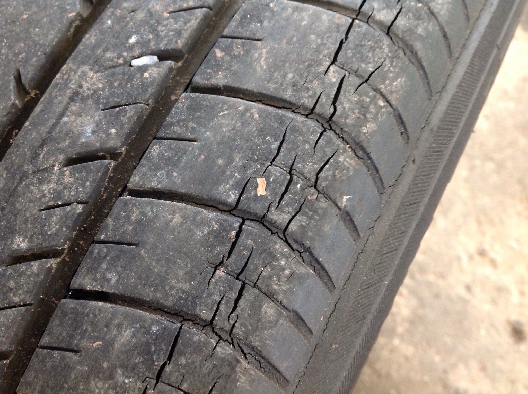 経年劣化にご注意を 松田タイヤサービス