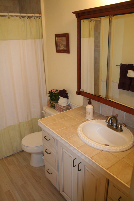 bathroom Maui Guidebook